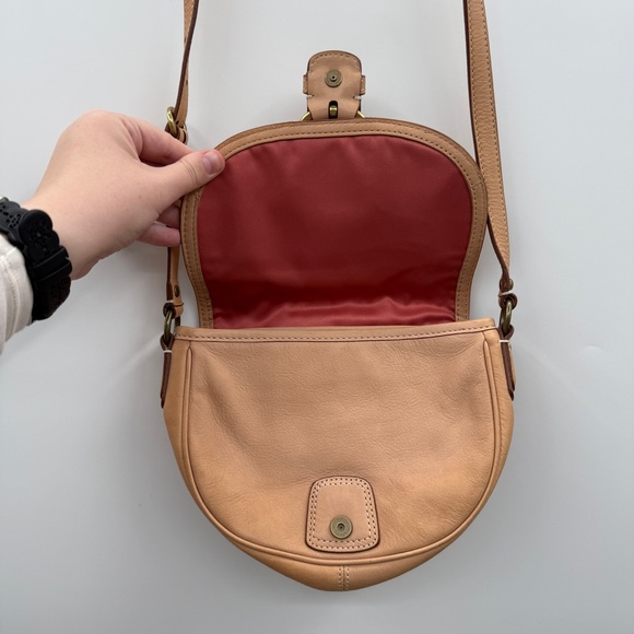 COACH Saddle Crossbody Bag Tan‎ Leather Buckle Flap Adjustable Strap - Picture 8 of 12
